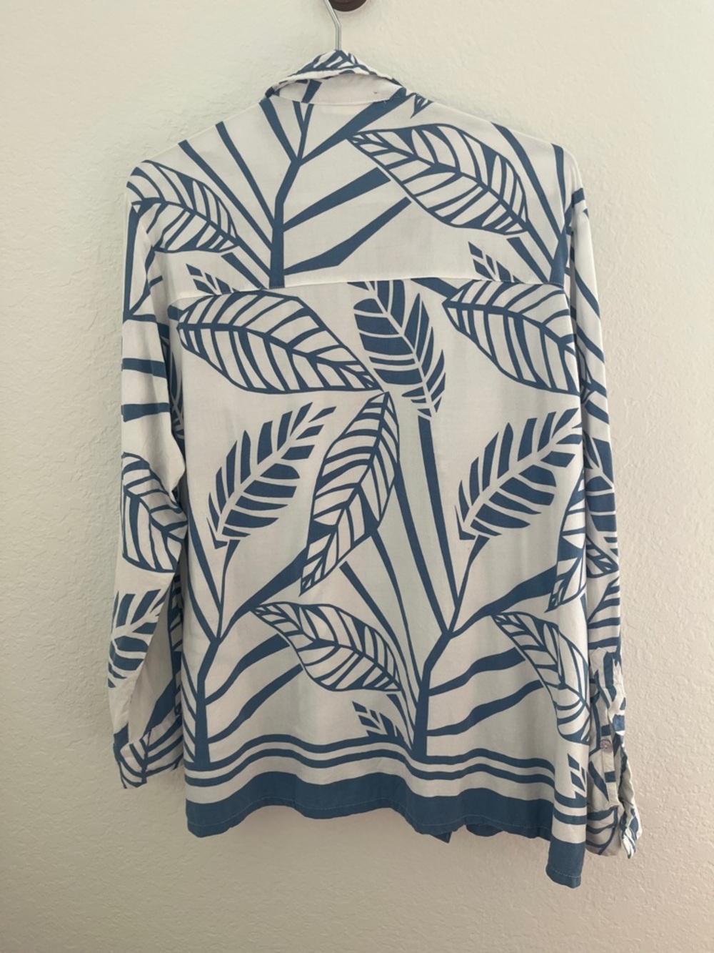 Ocean Drive White and Blue Leaf-Print Button-Up Shirt - Picture 6 of 7
